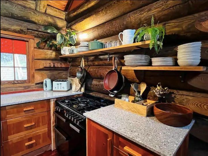 Coromandel Secluded Log Cabin Retreat Hikuai Eksteriør bilde
