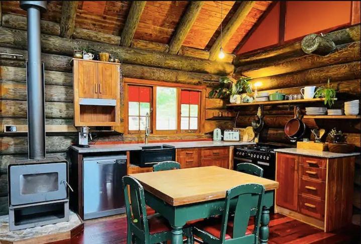 Coromandel Secluded Log Cabin Retreat Hikuai Eksteriør bilde